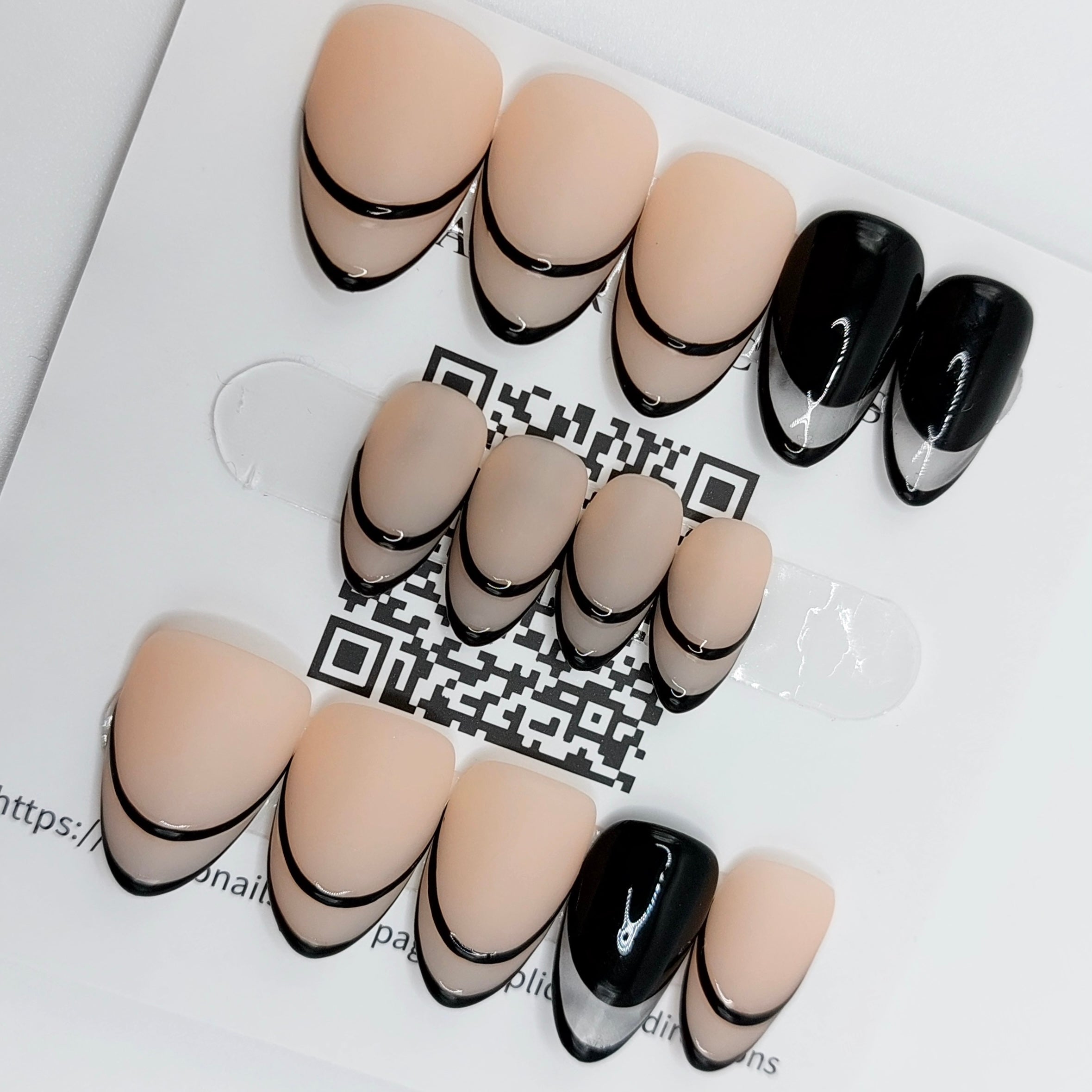 Black Outline French Tip Nails (24pcs) - Short Almond