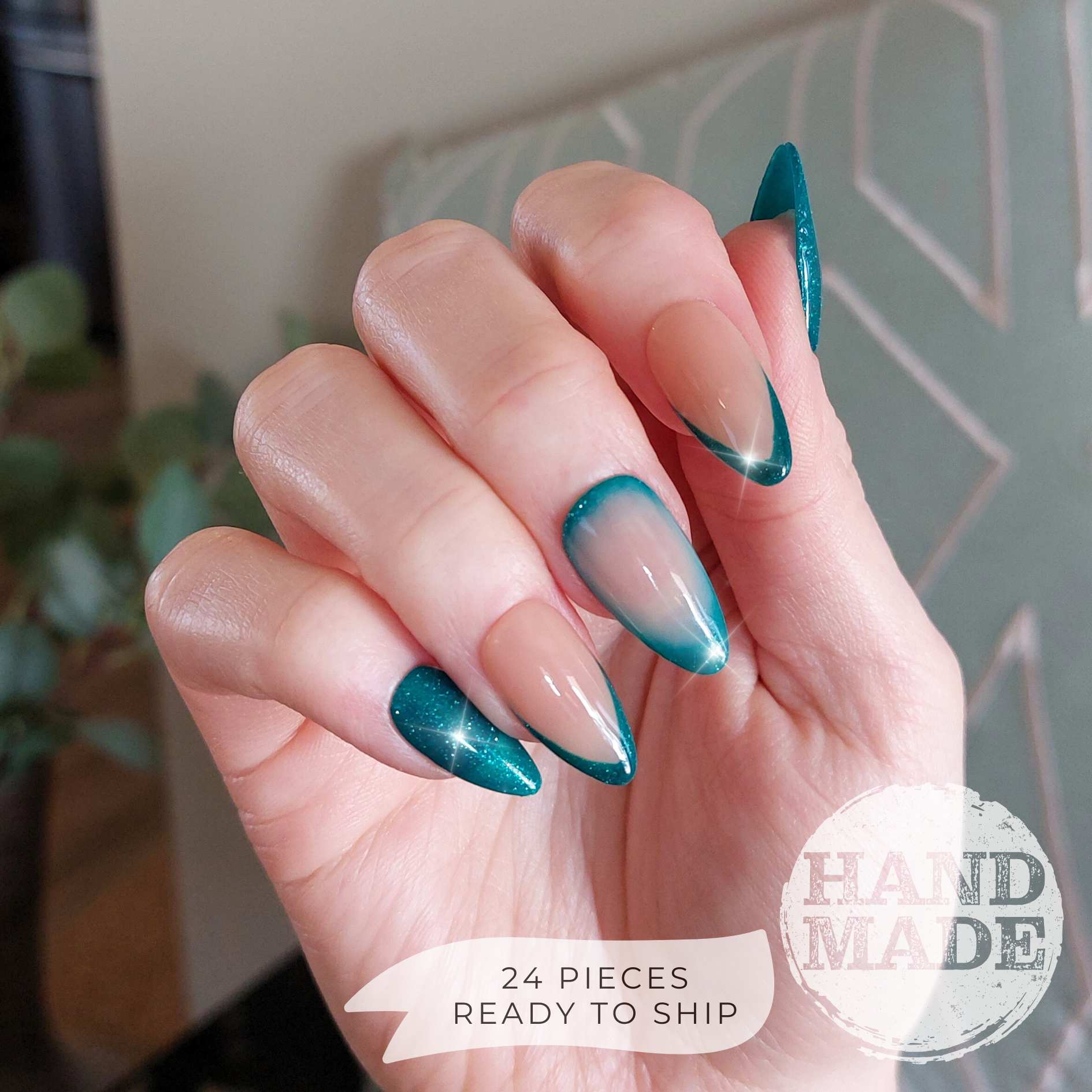 Mermaid Shimmer Nails (24pcs) - Short Almond
