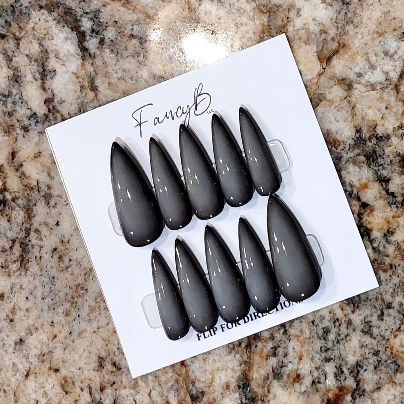 Custom edge ombre nails with light grey center and black fade edges. Perfect statement nails for the dark goth style lovers!